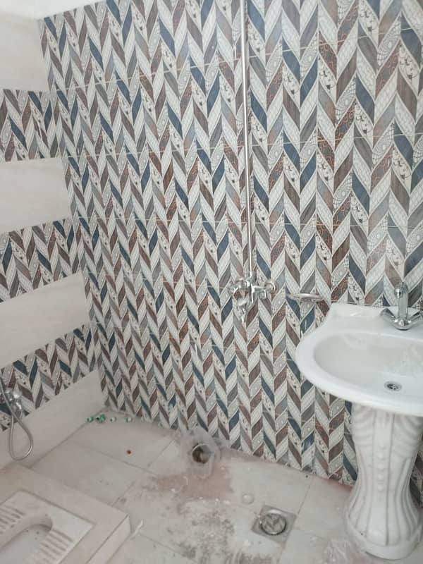 3 Marla Flat For Rent In UET Society College Road Lhr 2