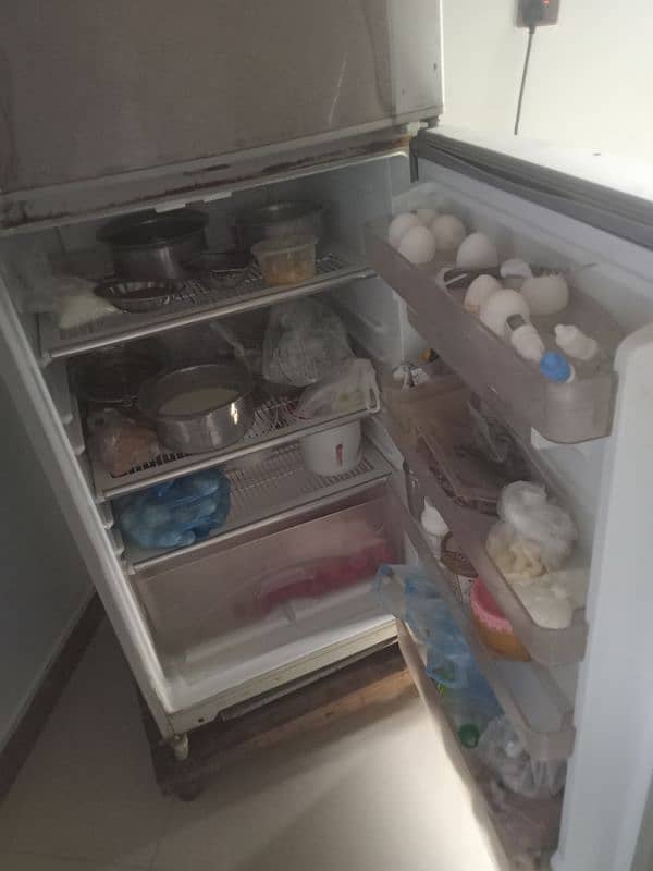 dawlance De-FROST REFRIGERATOR FRIDGE 2