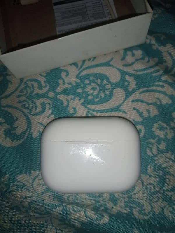tws air burds 10/10 condition with charging cable 4