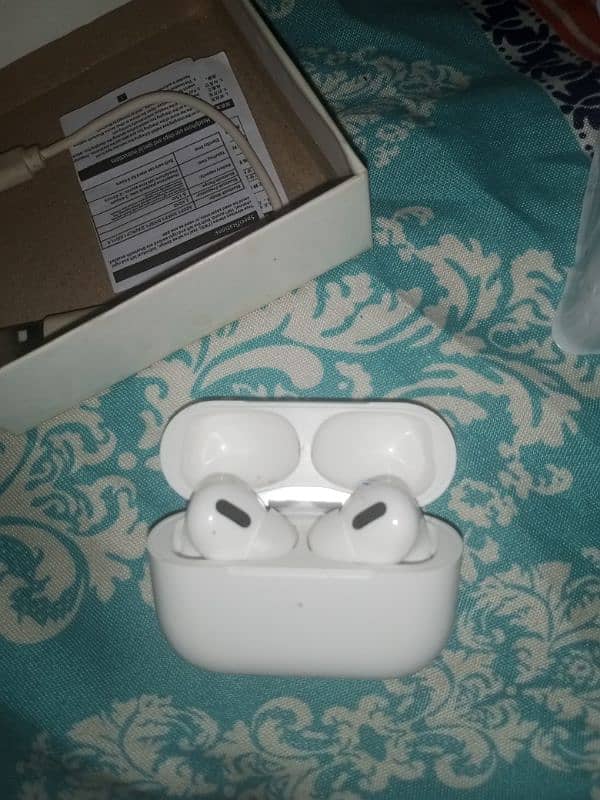 tws air burds 10/10 condition with charging cable 6