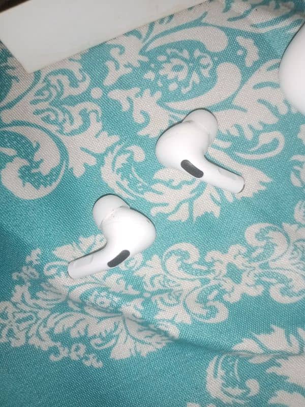 tws air burds 10/10 condition with charging cable 7
