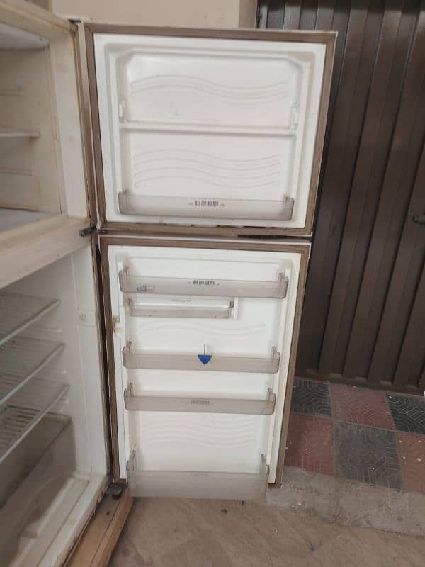 DAWLANCE. FRIDGE DUBBLE DOOR. with choki 1
