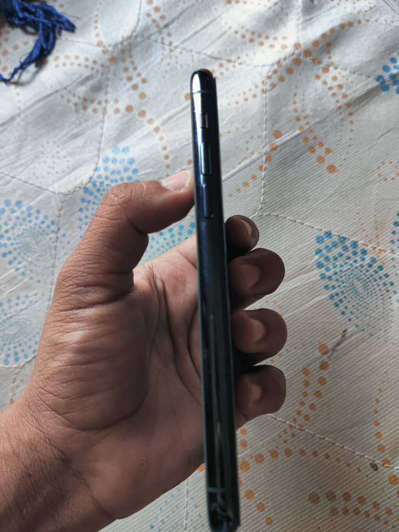 Apple iPhone 11 Pro 1