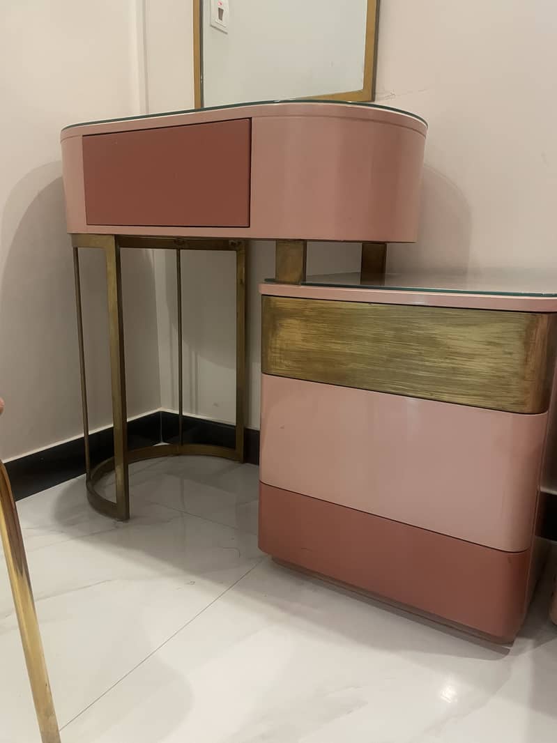 Pink Dressing table with Pink Dressing Chair with Golden Mirror 1