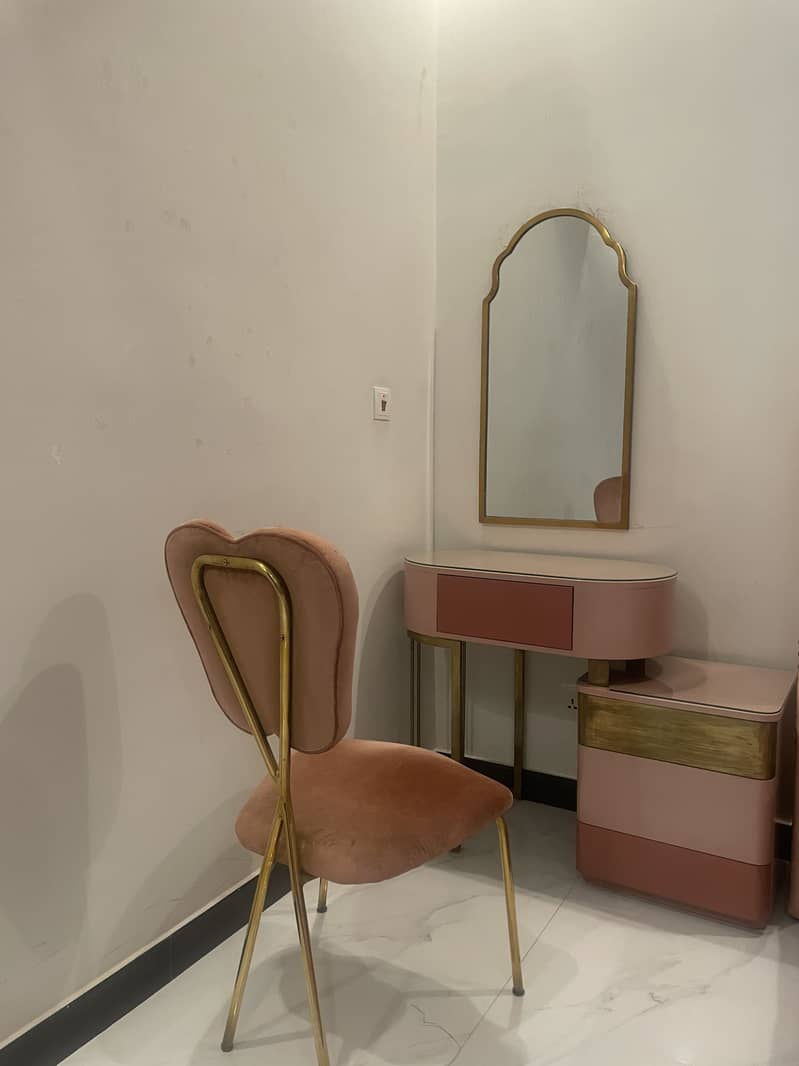 Pink Dressing table with Pink Dressing Chair with Golden Mirror 2