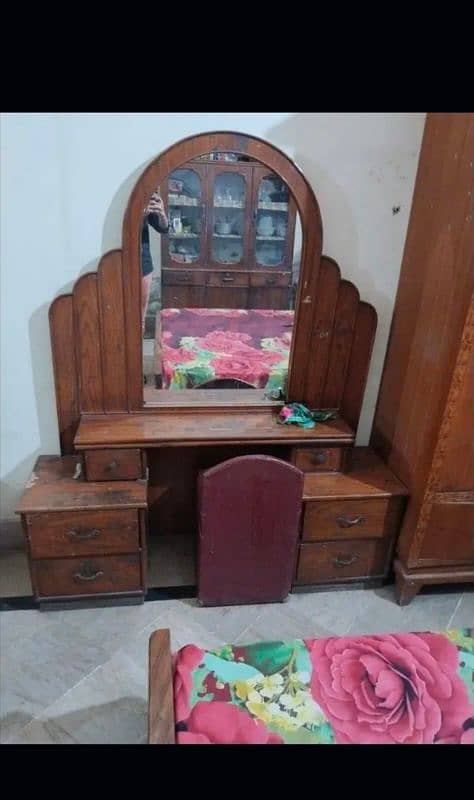 dressing table 0