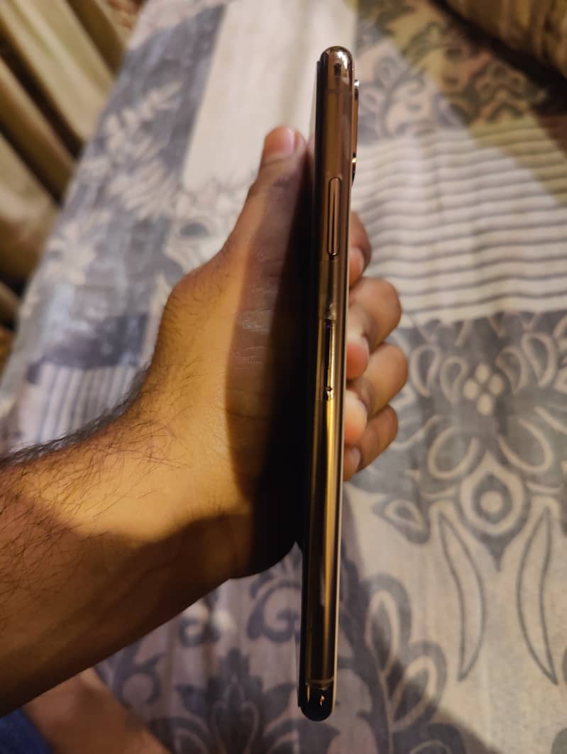 Apple iPhone XS Max 2