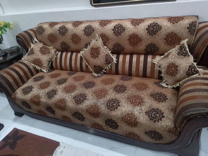 7 seter sofa set in excellent condition 1