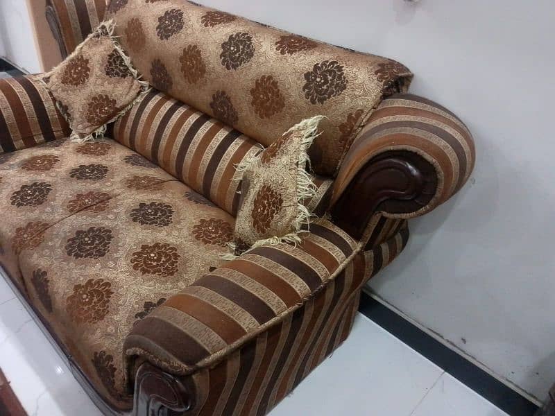 7 seter sofa set in excellent condition 2