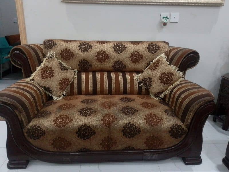 7 seter sofa set in excellent condition 3