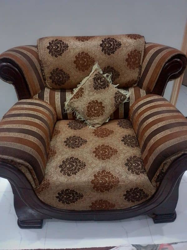 7 seter sofa set in excellent condition 4