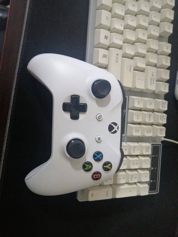 Xbox One S 1TB with FC 24 ( digital ) 2