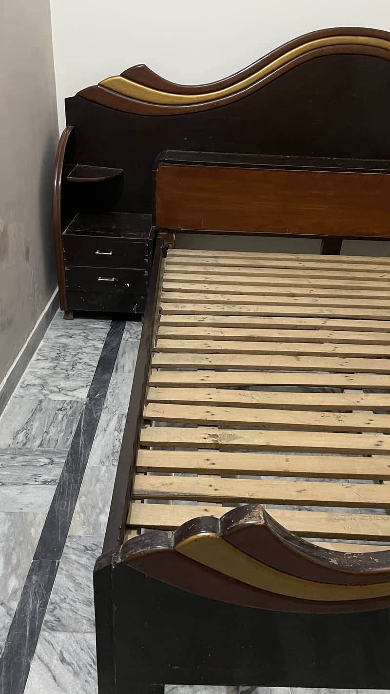 Bed + dressing table 2