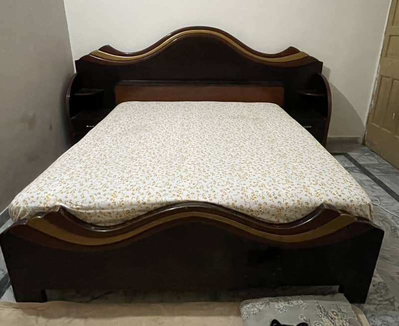 Bed + dressing table 3