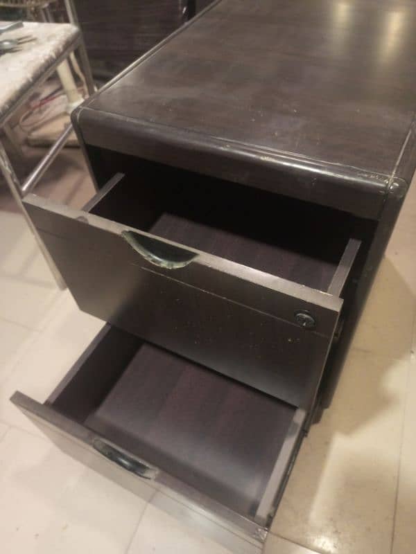 important 3 pcs executive table for sale 7
