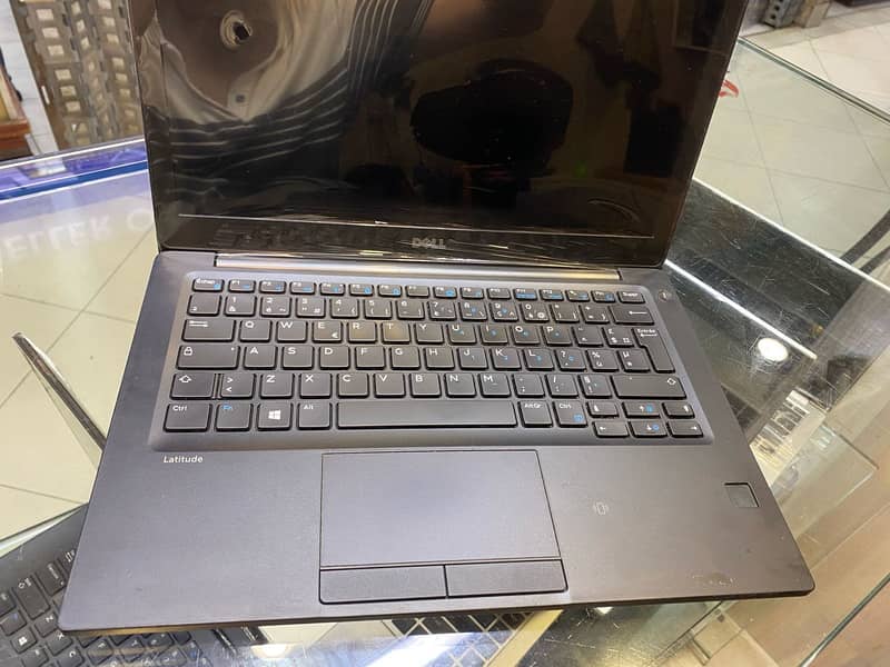 Core i5 7th generation 8gb ram 256ssd screen size 12.5 inch 0