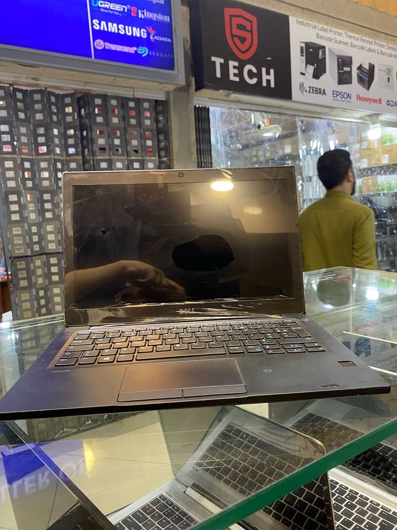 Core i5 7th generation 8gb ram 256ssd screen size 12.5 inch 1