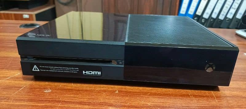Xbox One 500gb with Genuine Controller and Cables with box 2