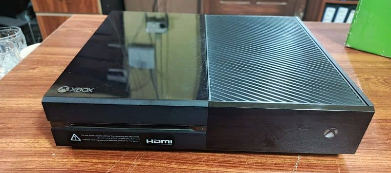 Xbox One 500gb with Genuine Controller and Cables with box 3
