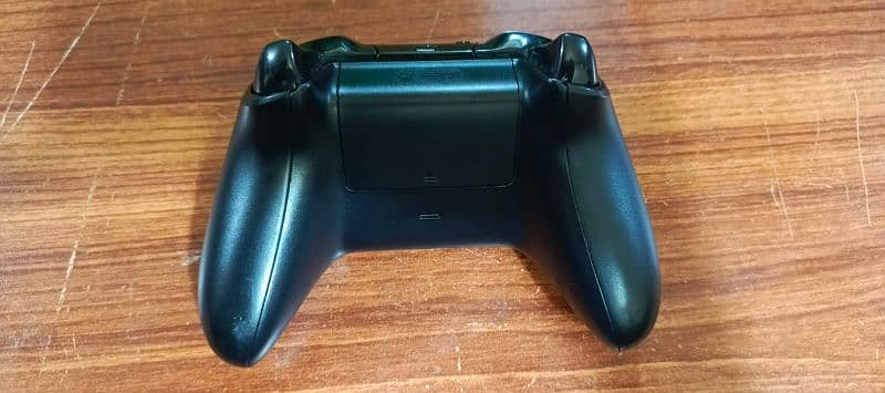Xbox One 500gb with Genuine Controller and Cables with box 5