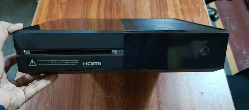 Xbox One 500gb with Genuine Controller and Cables with box 7