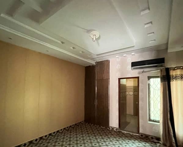 A Spacious 24 Marla House In Model Town - Block H 4