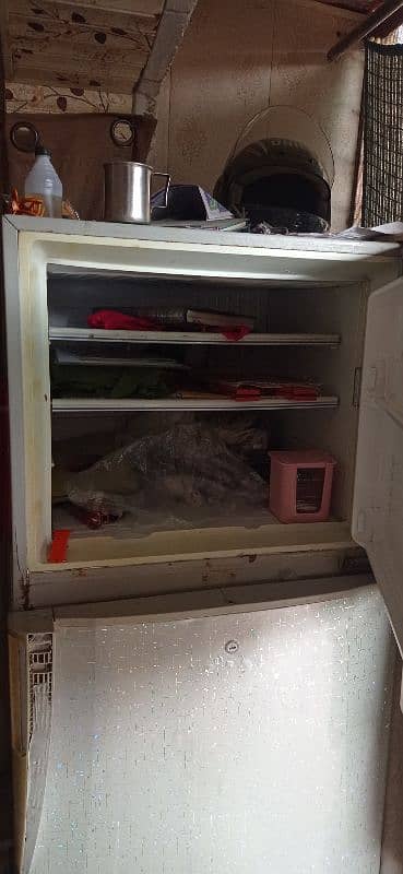Dawlence Fridge Medium size for sale. 2