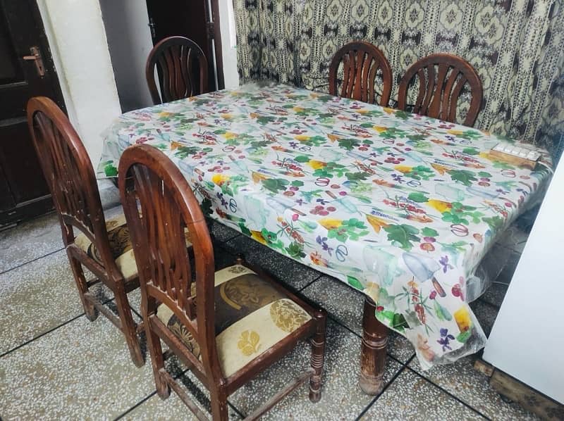 Dining table with 6 chairs - 0,3,0,1,7,1,0,4,4,0,0 0
