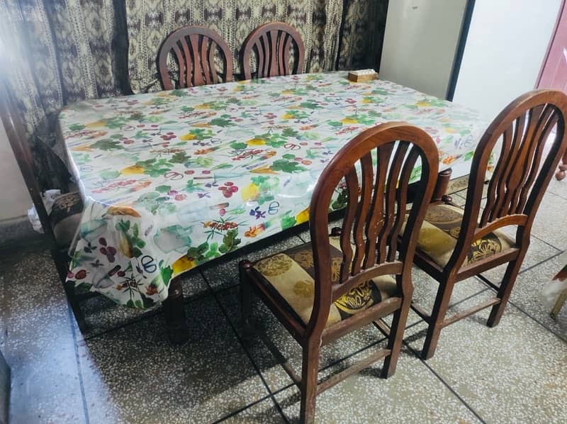Dining table with 6 chairs - 0,3,0,1,7,1,0,4,4,0,0 4