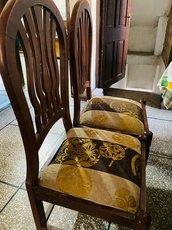 Dining table with 6 chairs - 0,3,0,1,7,1,0,4,4,0,0 7