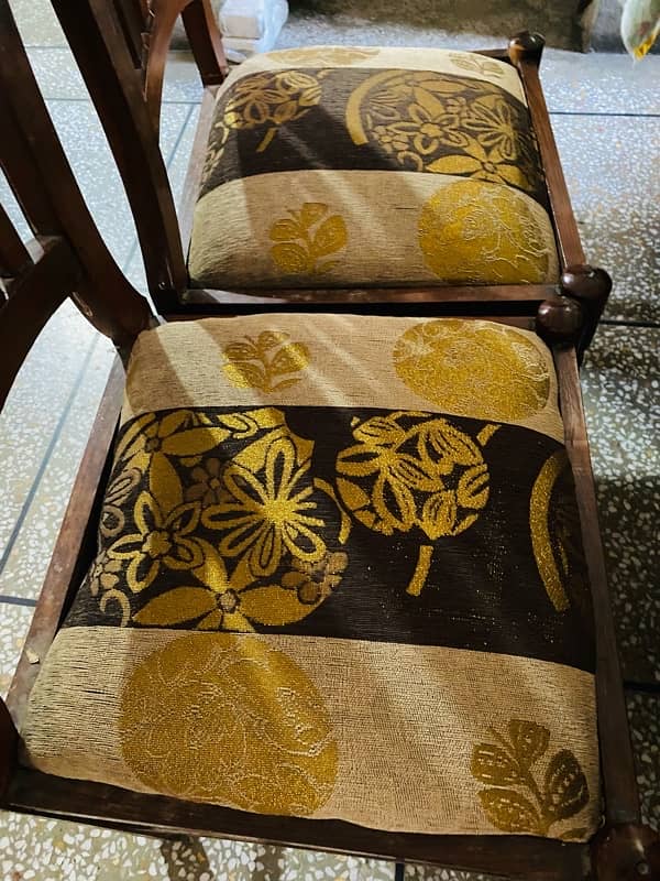 Dining table with 6 chairs - 0,3,0,1,7,1,0,4,4,0,0 10