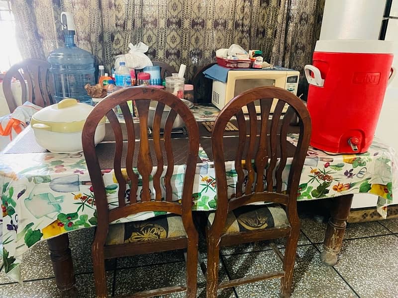 Dining table with 6 chairs - 0,3,0,1,7,1,0,4,4,0,0 11