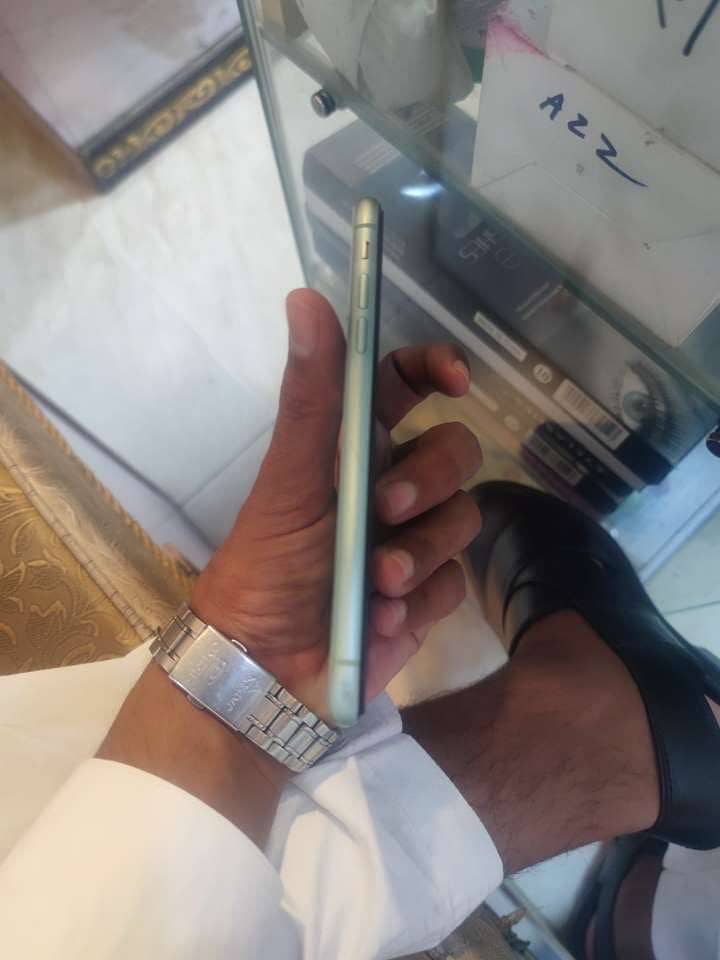 IPhone 11 urgent sale 3