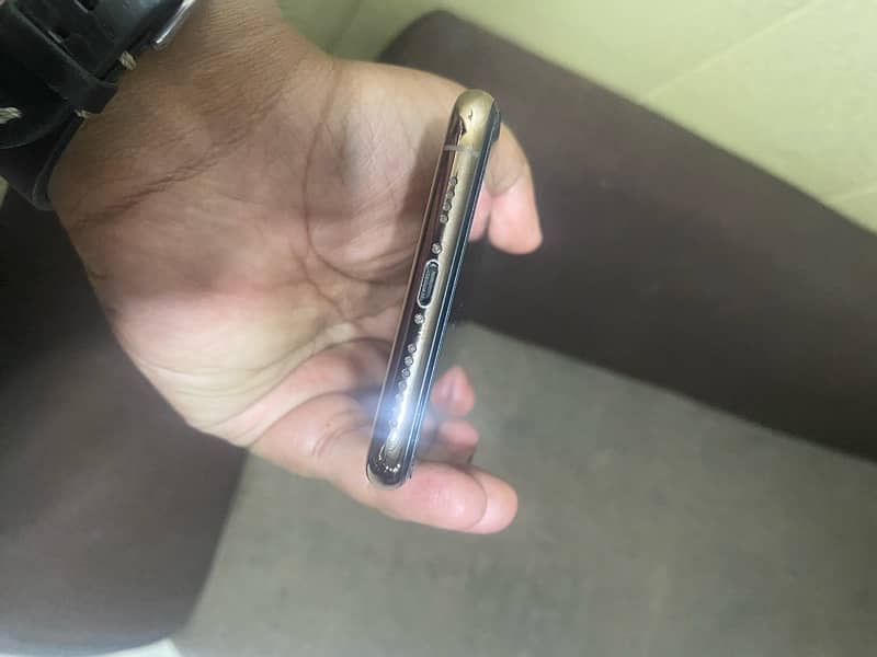 Iphone 11 Pro Max PTA Approved Gold 256gb With box 2