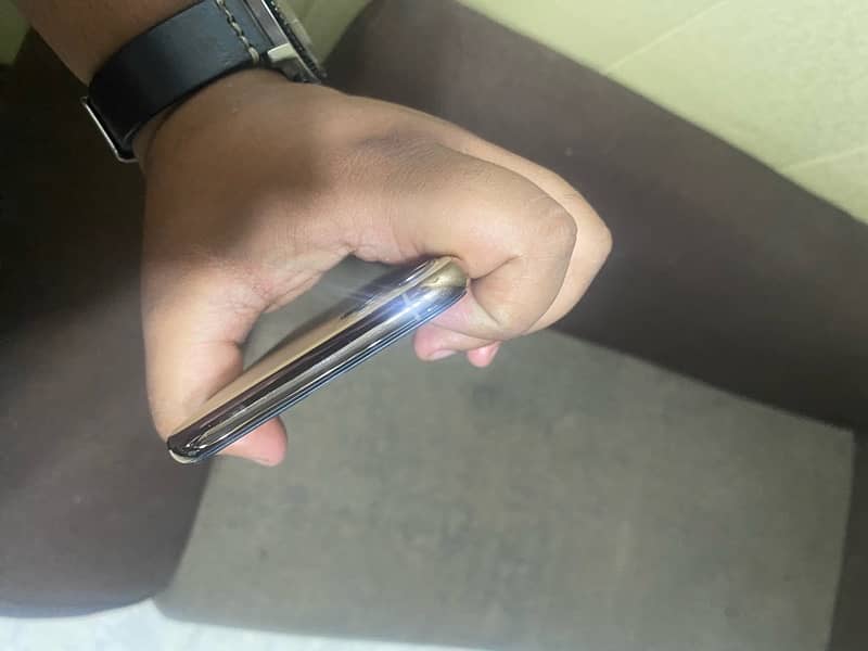 Iphone 11 Pro Max PTA Approved Gold 256gb With box 4