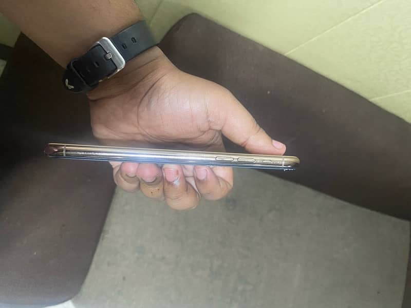 Iphone 11 Pro Max PTA Approved Gold 256gb With box 5