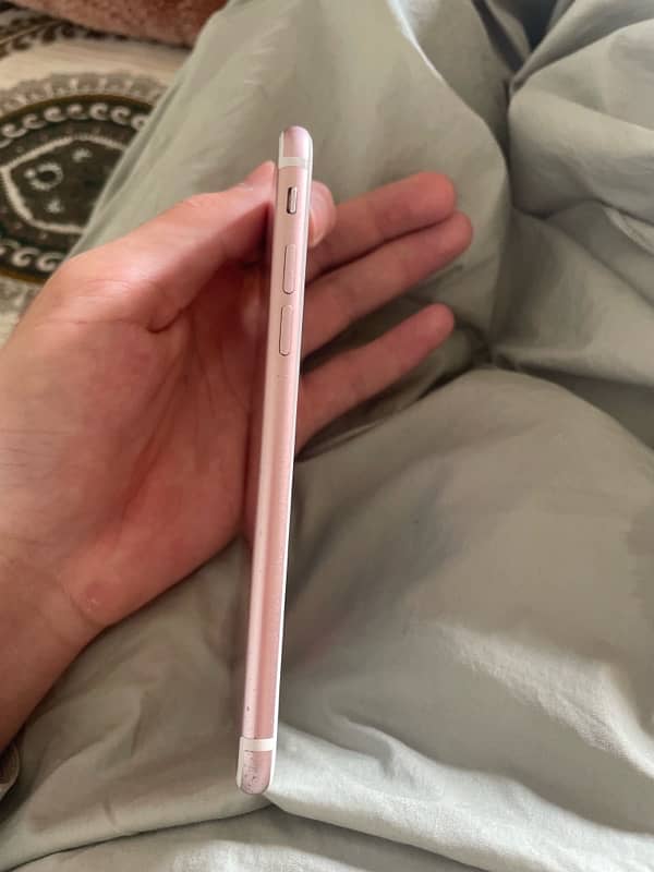 iPhone 7  128GB PTA approved 3