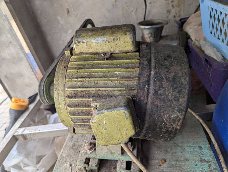 Qeema  machine available 0