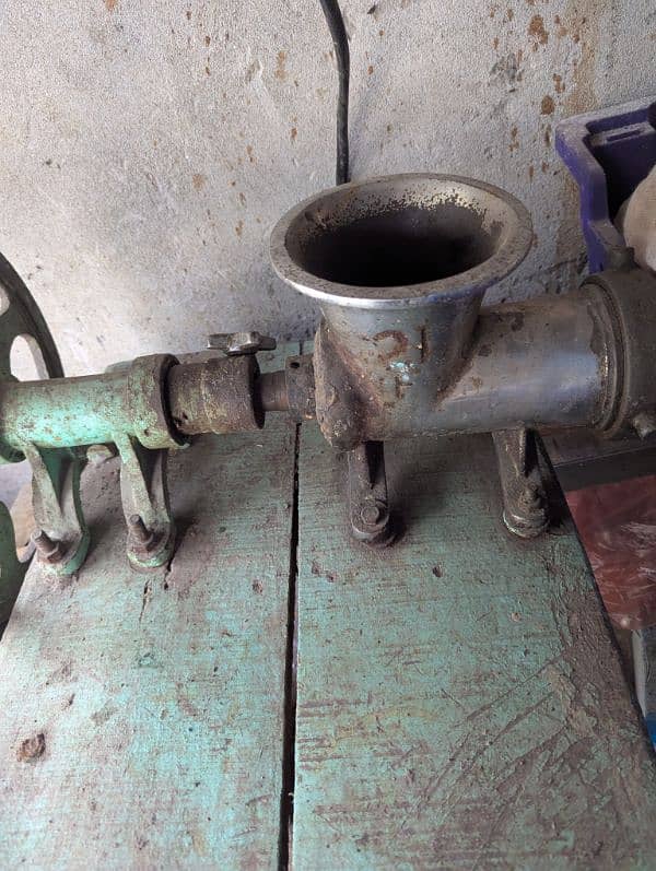 Qeema  machine available 2