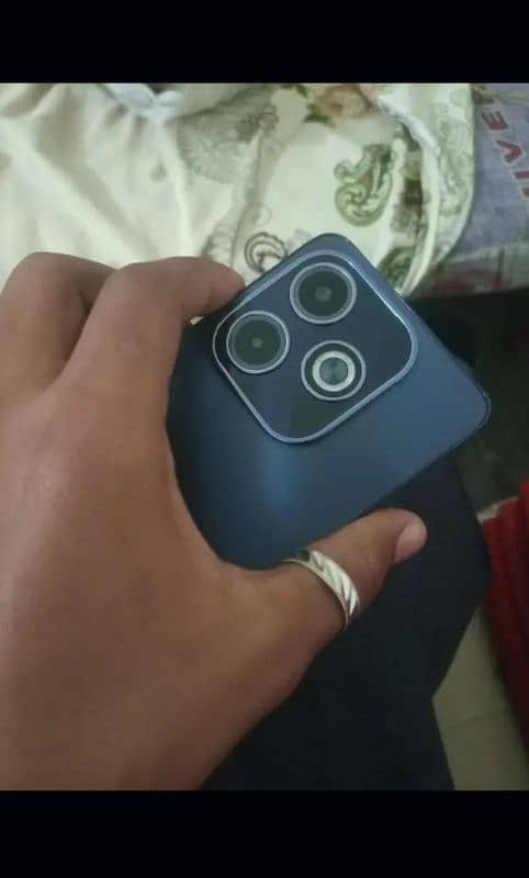 Infinix Hot 40 I 8+5  128  With Box 1
