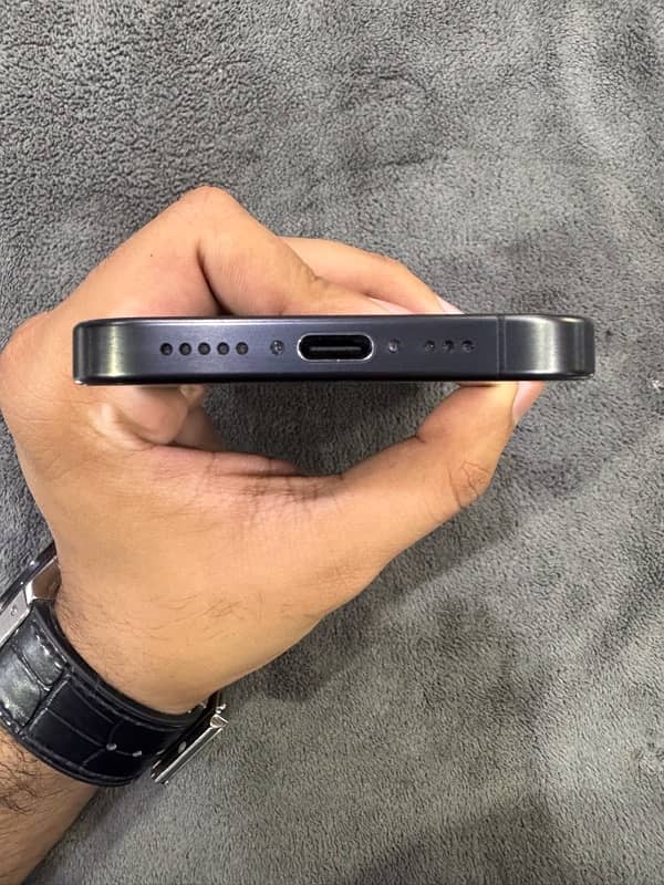 IPhone 15 Pro | 128 GB | JV| KIT | BLACK | 4