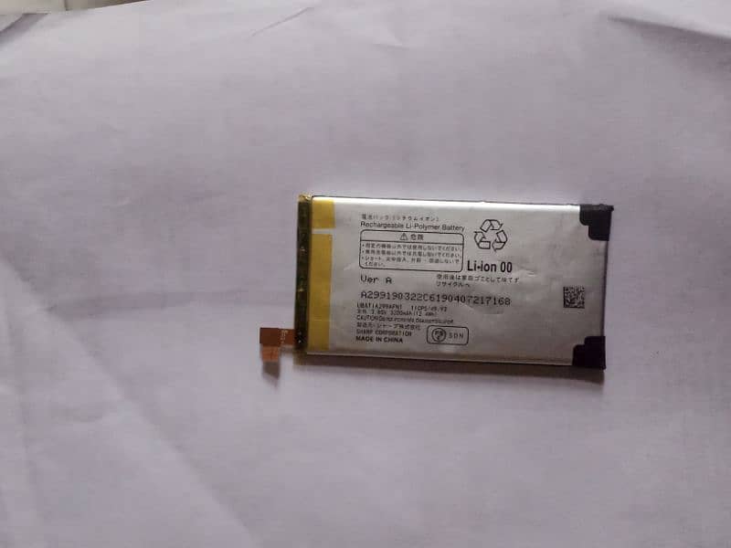sharp aquos r3 battery and body 1