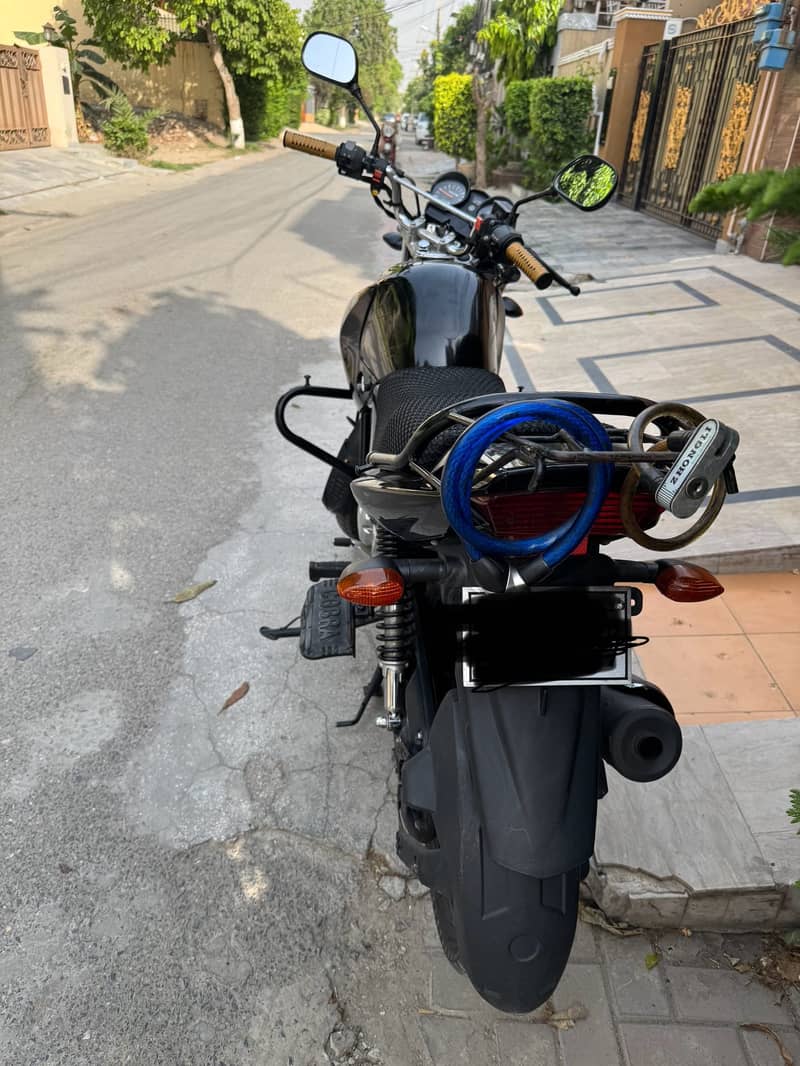 Yahama YBR125G 2022 4