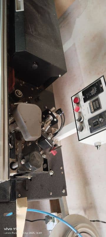 sliding cuter and tape machine 4