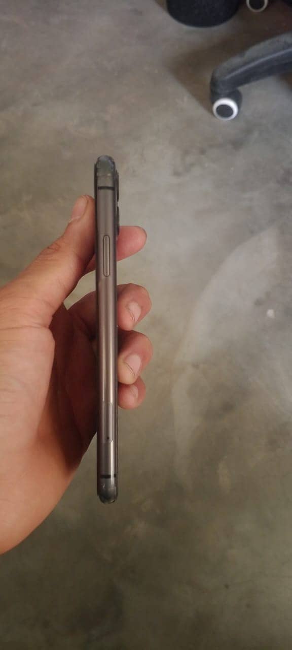 Apple iPhone 11 93% battery health jv 64gb 1
