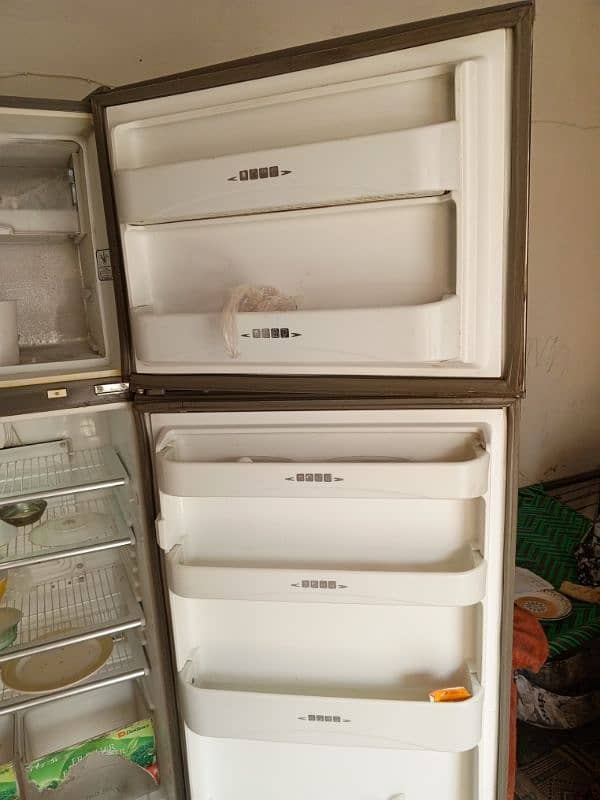 Dawlance's Hzone fridge good condition for sale 0