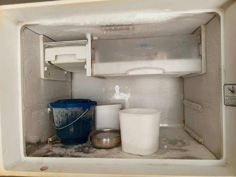 Dawlance's Hzone fridge good condition for sale 2
