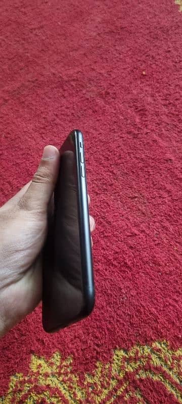 Iphone XR icloud locked waterpacked 2