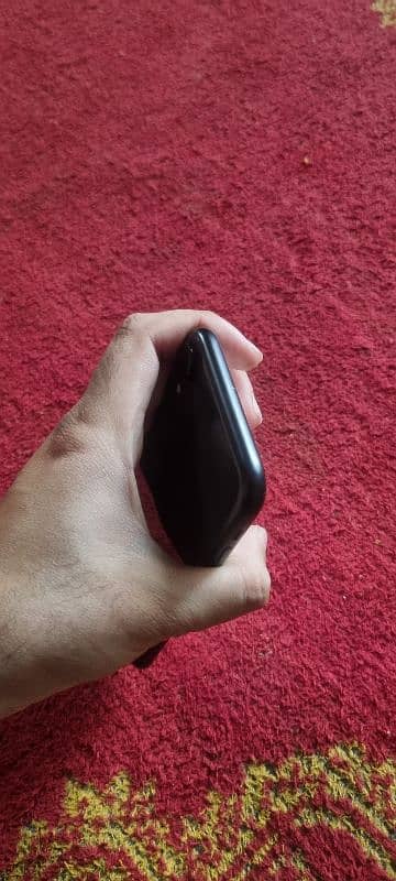 Iphone XR icloud locked waterpacked 4