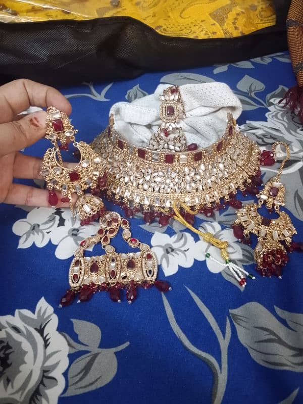 bridal red and golden set only 1 time used 1